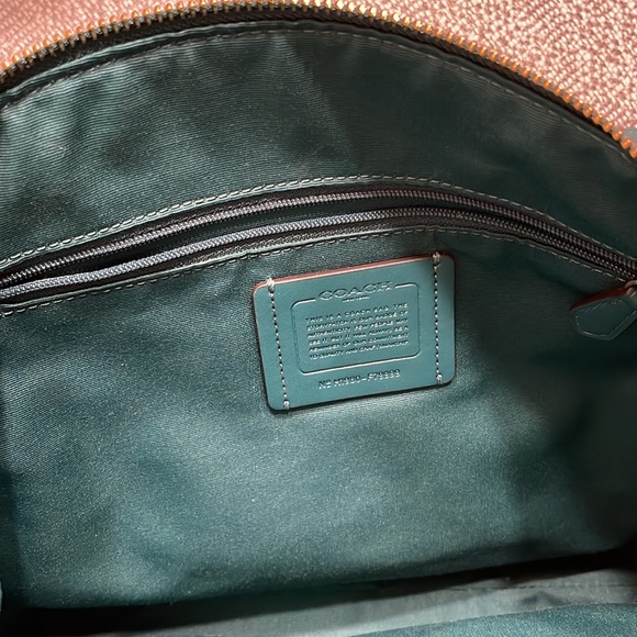 Beautiful and unique coach bag in a Forrest green - Picture 4 of 5